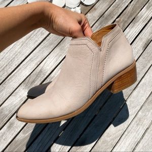 FRANCO SARTO LEATHER TAUPE TAN ANKLE BOOTIES!